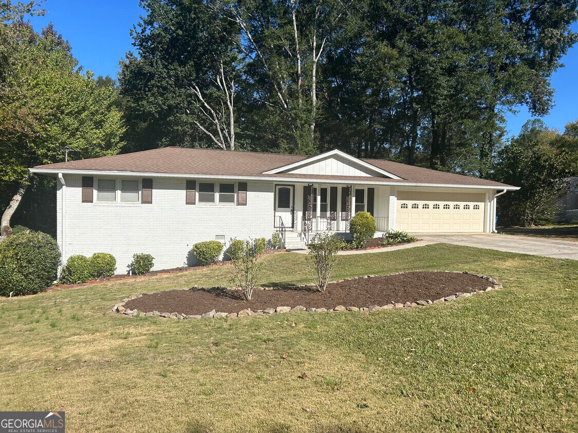 Primary Photo - 1032 Pine Ln