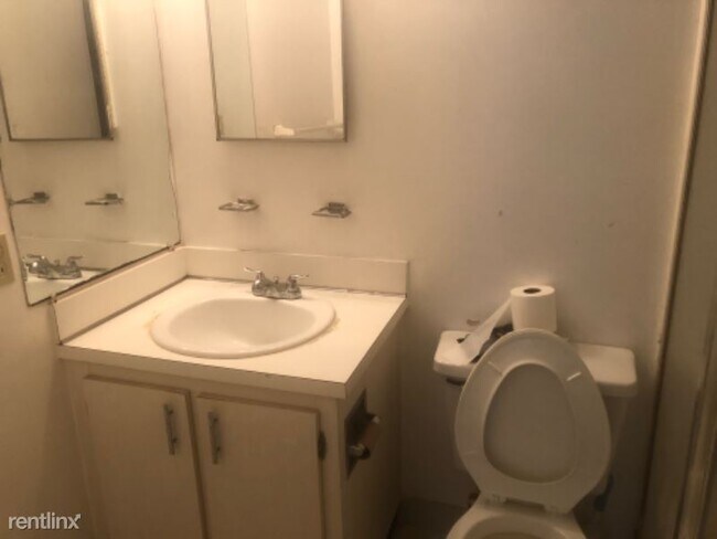 Building Photo - 2 br, 2 bath Condo - 5921 Washington Street