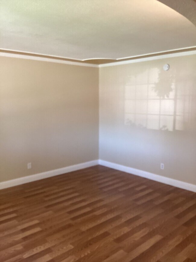 Building Photo - MOVE IN SPECIAL $300 OFF 1st month's Rent ...
