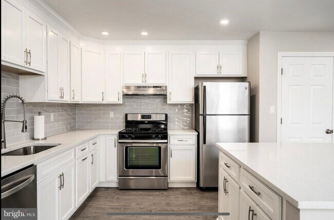 kitchen - 202 Wyndham Plz