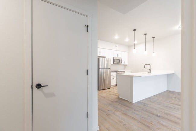 Interior Photo - Stunning 1, 2, and 3 Bedroom Apartment Hom...