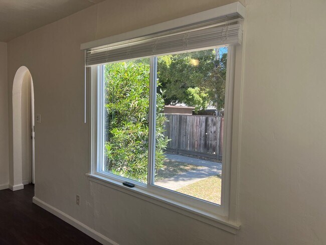 Building Photo - Super Cute 2BD/2BA House in SLO