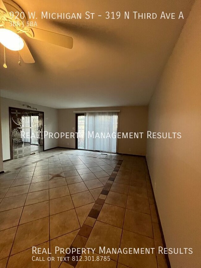 Foto del edificio - 3 Bedroom, 4 1/2 Bath Apartment West Side