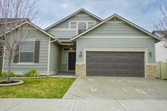 Building Photo - 1187 W Davenport St