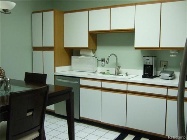 Building Photo - 41776 Independence Dr