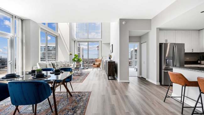 Photo - 731 S Clark St Apartment