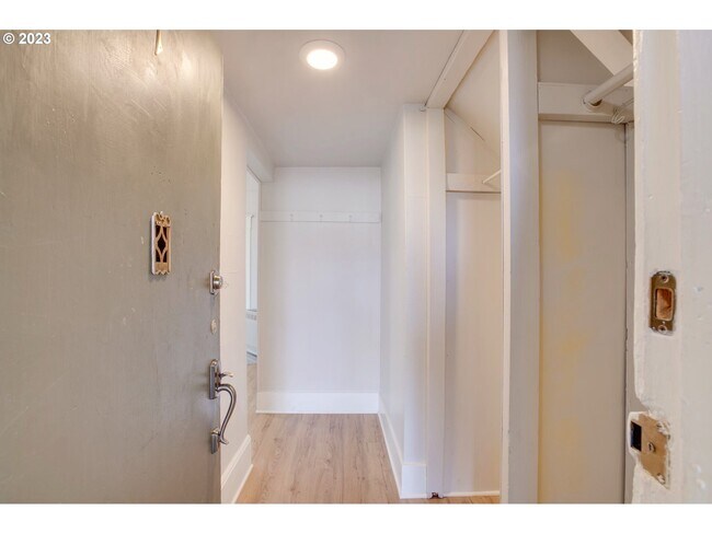 Entry with closet - 9426 N Edison St