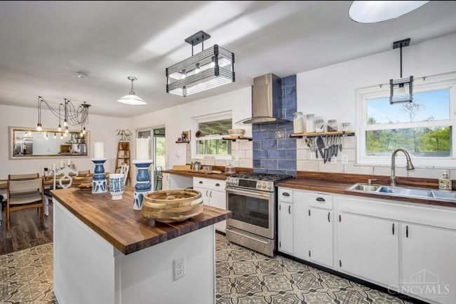 Building Photo - 515 Maxine Dr