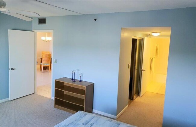 Foto del edificio - 919 Hillcrest Dr