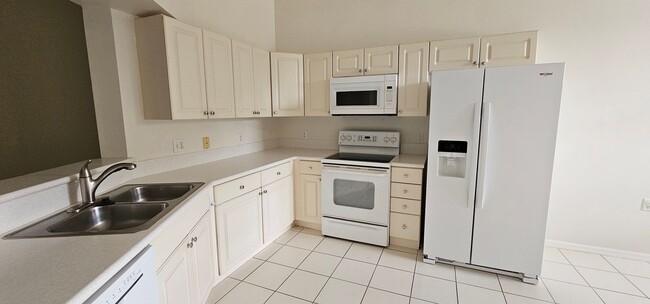 Building Photo - 2 bedroom, 2 bath condo in Summerwind- Com...