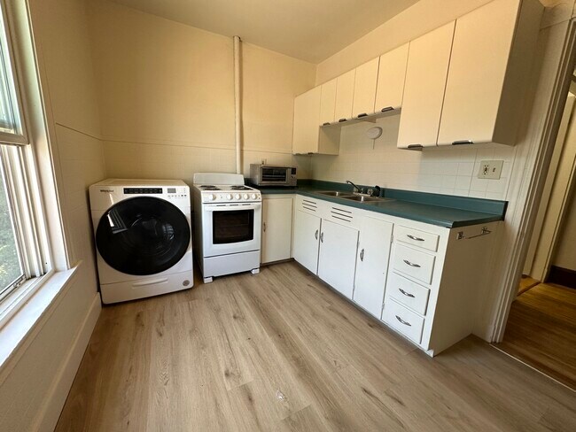 Building Photo - 40 Silver St