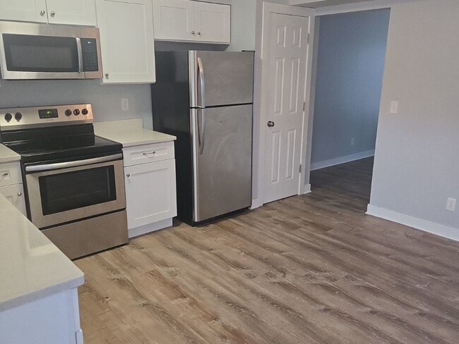 Building Photo - 308 Heustis St