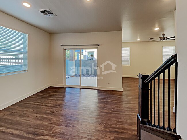 Foto del edificio - 632 W Hackamore Ave