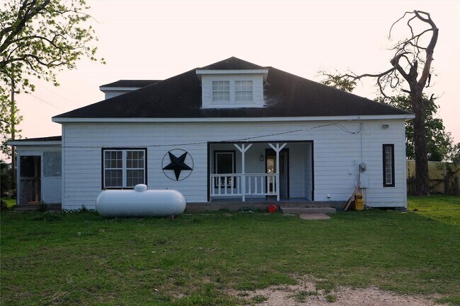 Foto del edificio - 24206 Longenbaugh Rd