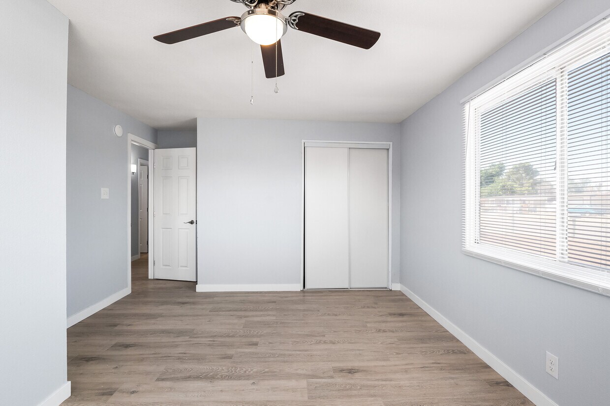 Building Photo - 24182 Tamarisk Ave