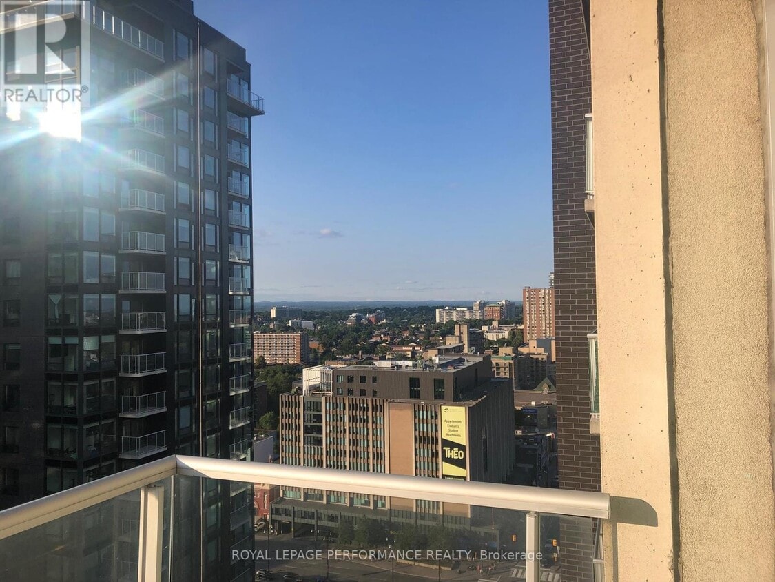 Photo du bâtiment - 242-2242 Rideau St