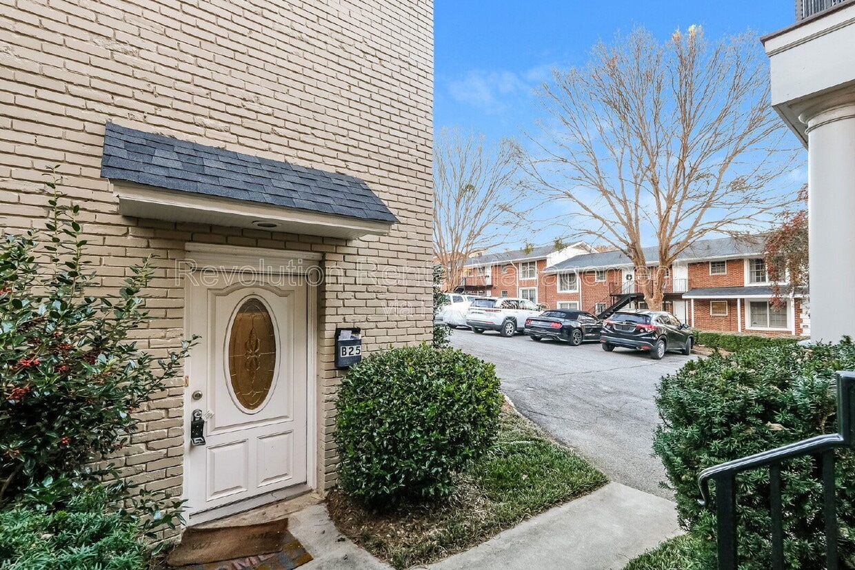 Photo - 869 Briarcliff Rd Ne