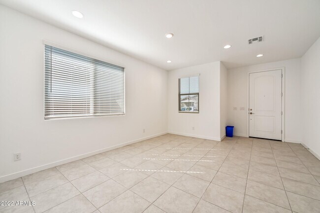 Building Photo - 8909 W Palo Verde Dr