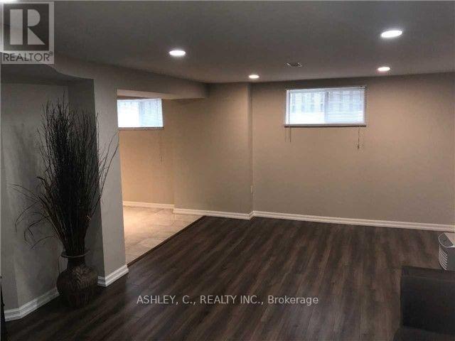 Building Photo - 267 King St E