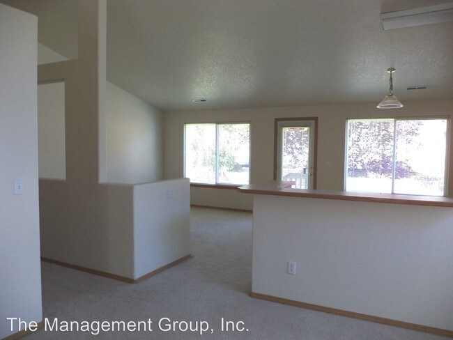 Building Photo - 3 br, 2 bath House - 8512 NE 14th Lane