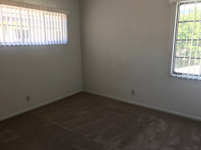 3. Dormitorio 1 - 11330 Mississippi Ave
