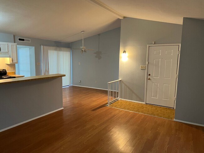Foto del edificio - AVAILABLE NOW!!! 2-Bedroom, 1-Bath Dallas ...