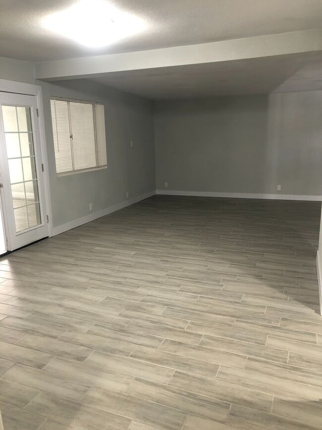 Foto del edificio - NEWLY REMODELED 3 BEDROOM 2 BATH HOME COME...