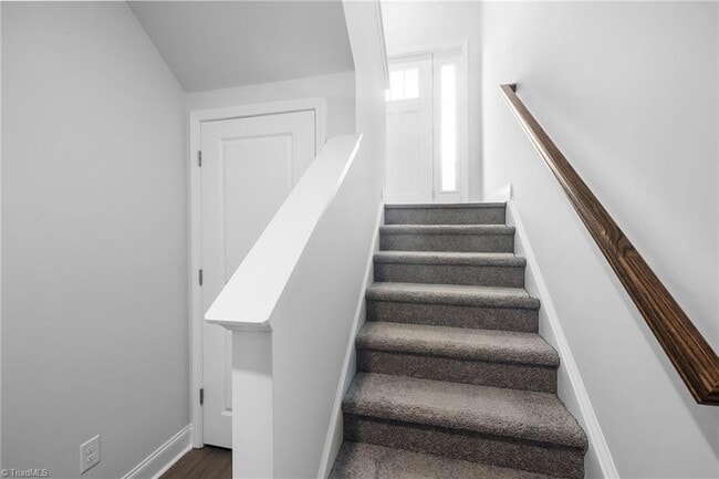 Building Photo - 1729 University Dr