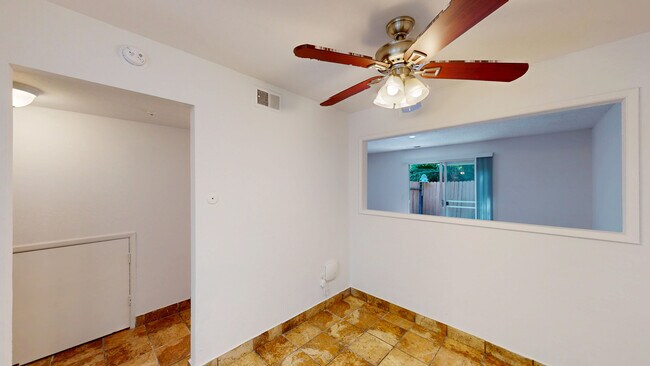 Building Photo - 18235 Happy Ln