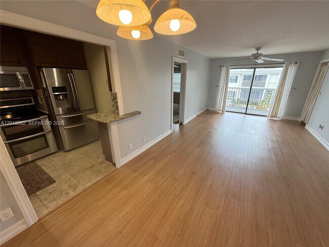 Building Photo - 170 Cypress Club Dr