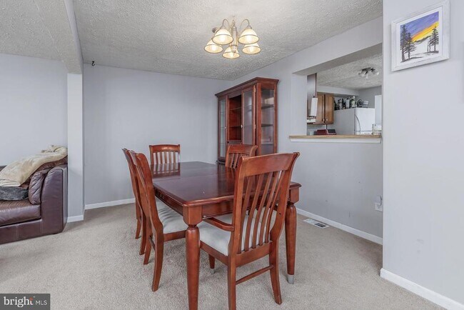 Building Photo - 6 Andrew Ct