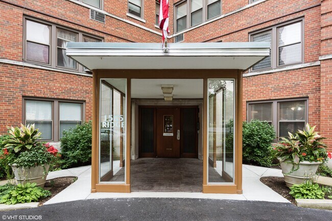 Foto del edificio - 1585 Ridge Ave