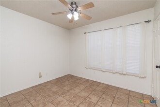 Building Photo - 5104 Glenoak Dr