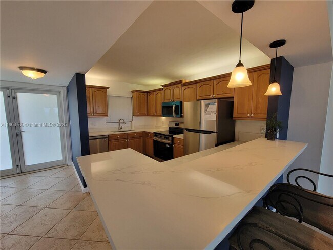 Foto del edificio - 328 N Ocean Blvd