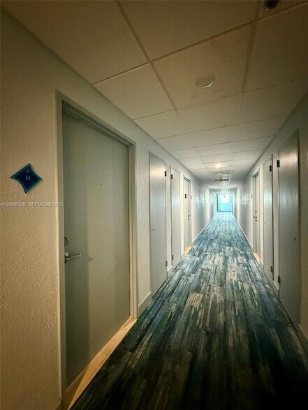 Foto del edificio - 7501 E Treasure Dr