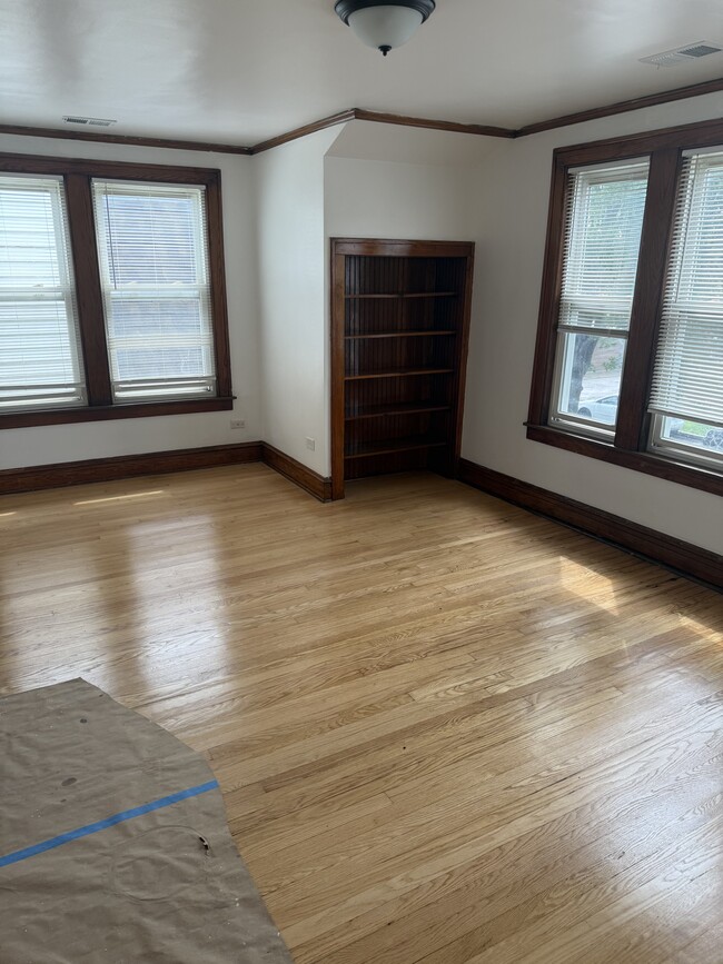 Building Photo - 1155 N Keeler Ave