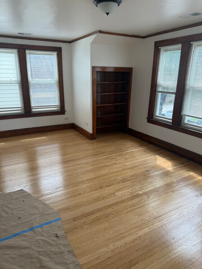 Building Photo - 1155 N Keeler Ave
