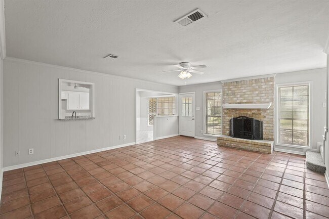 Building Photo - 711 Redleaf Ln