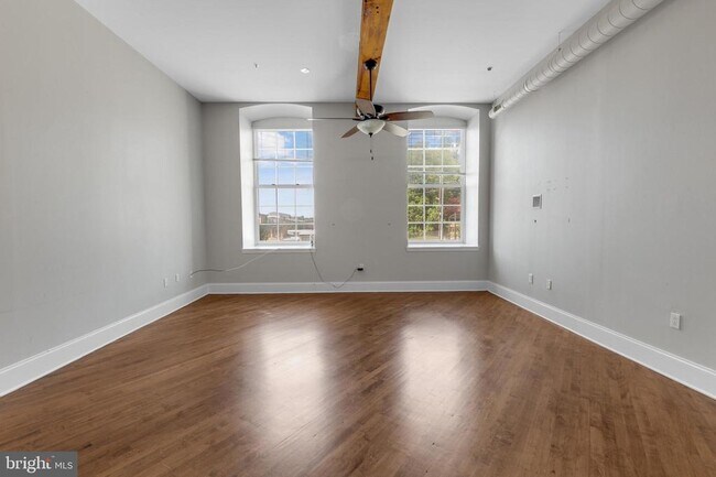 Building Photo - 410 Shurs Ln