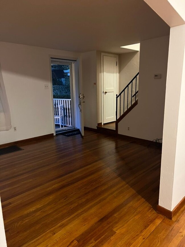 Building Photo - Updated 2 bedroom cutie in Brentwood!