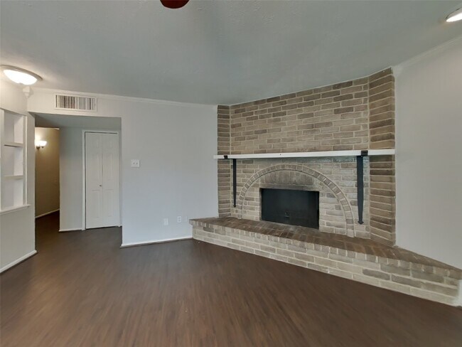 Building Photo - 2655 Lark