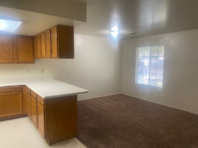 Building Photo - 1718 Inyo St