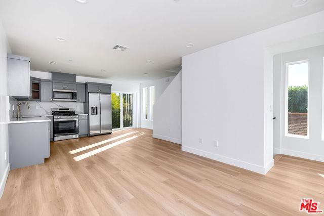 Building Photo - 10801 Kling St