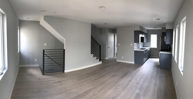 Building Photo - 4271 Rosewood Ave