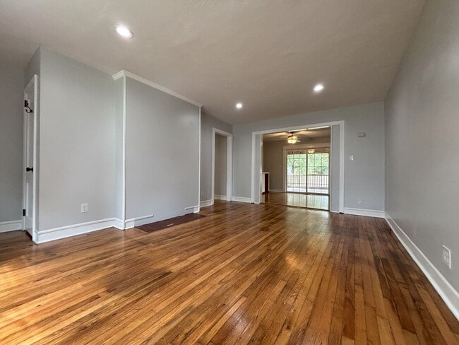 Foto del edificio - Get on over to Glendale!