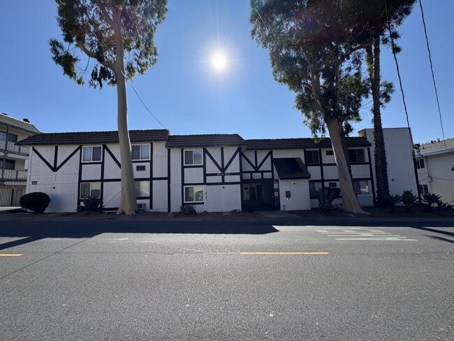 Foto del edificio - 10635 Sherman Grove Ave