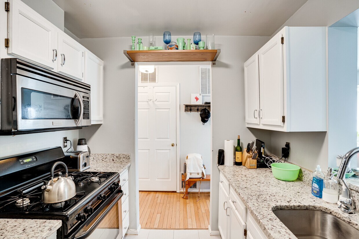 Kitchen - 1439 Spring Rd NW
