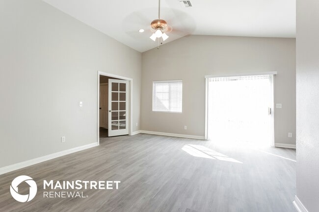 Foto del edificio - 4345 E Philadelphia Ave