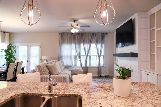 Building Photo - 402 Mulberry Row