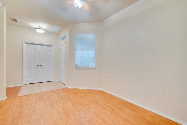 Foto del edificio - 7909 Country Home Dr